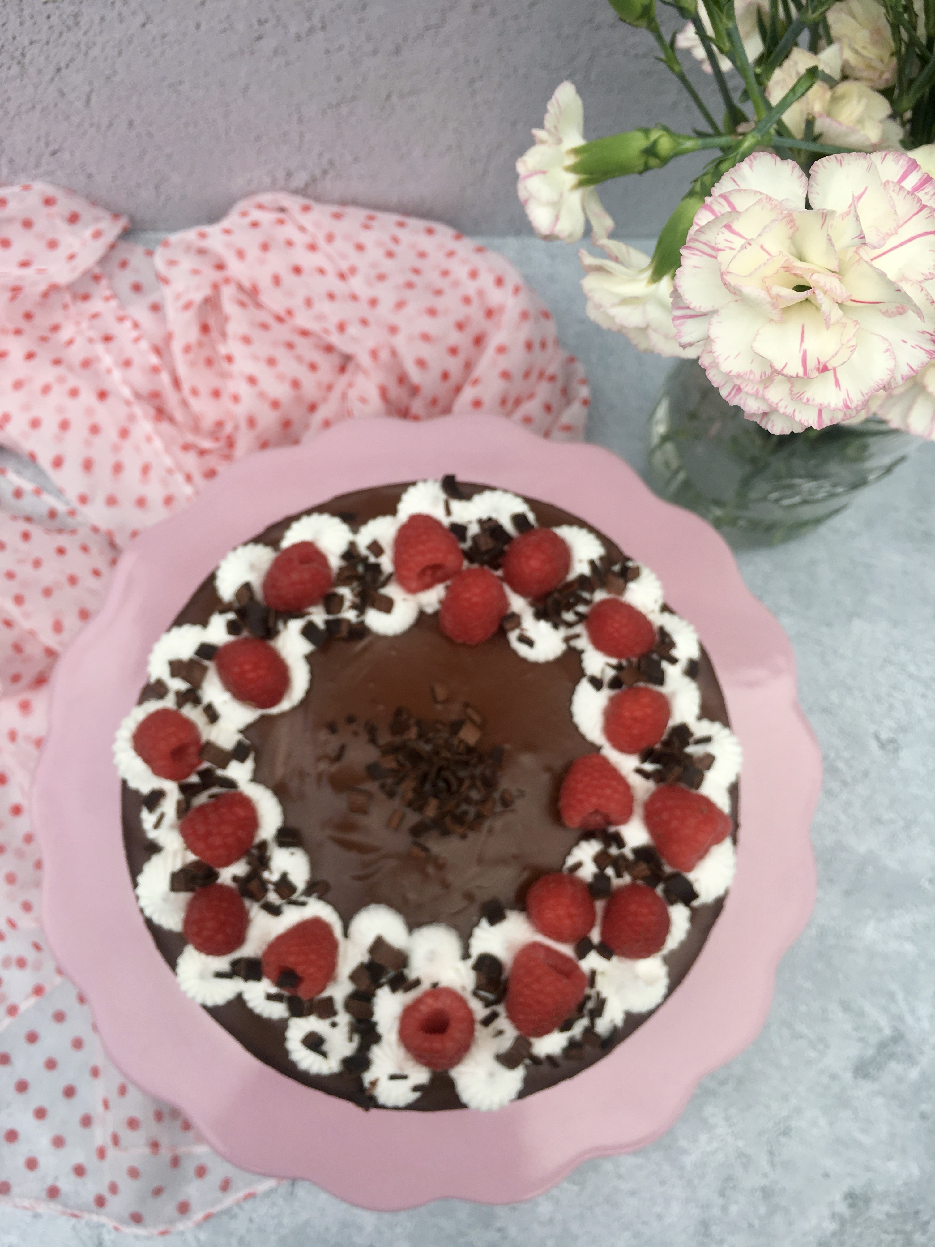 Schoko-Vanille-Himbeermousse-Torte – Vegantina Schoko-Vanille-Himbeermousse-Torte – Vegantina