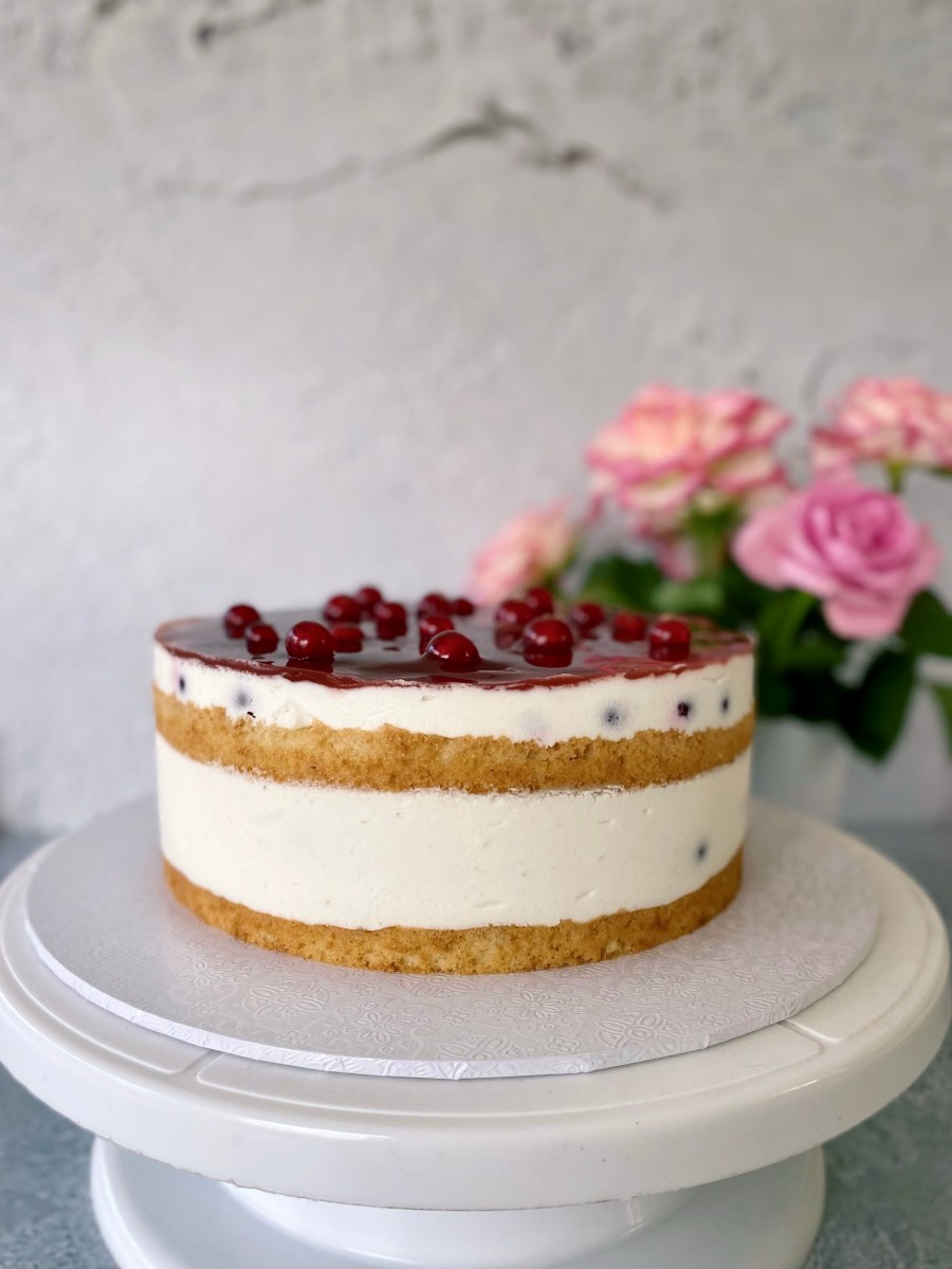 Johannisbeer-Sahnecreme-Torte